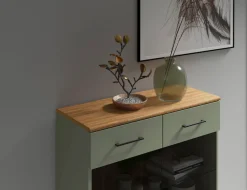 OTTO home Highboard »Ribe,125cm hoch,87cm breit,4 breite Fächer« Oberplatte Eiche massiv,dunkles Glas, schwarze Metall Griffe