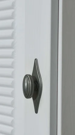 OTTO home Hängeschrank »Rauna« aus massiver Kiefer, Breite 44 cm, Rillenoptik, made in EU