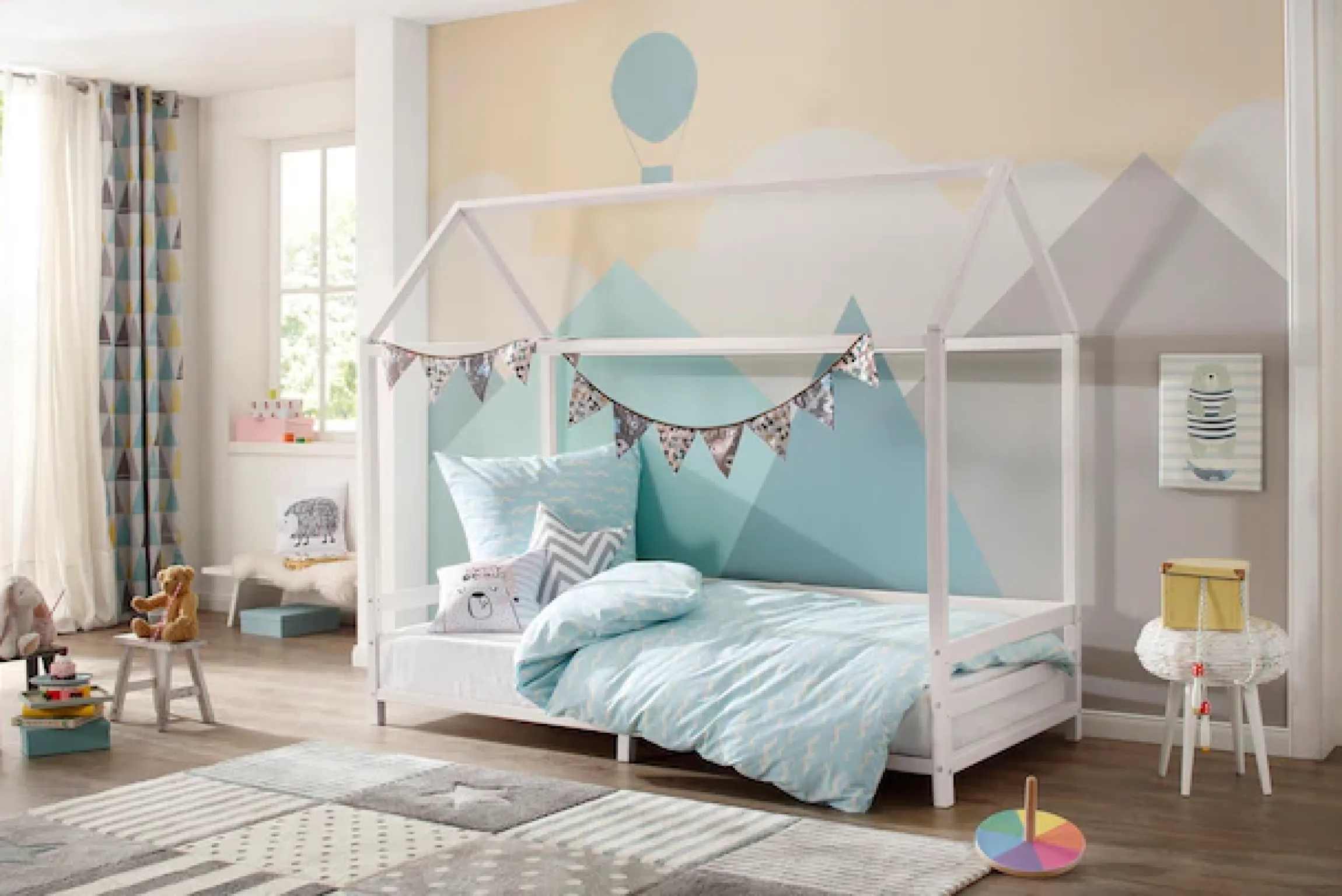OTTO home Kinderbett »Ellen« Hausbett mit Reling aus Kiefernholz, zwei Farbvarianten, Breite 208 cm