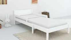 OTTO home Kinderbett »Hero, Massivholzbett, ausziehbar von 140 bis 200 cm, FSC®« 90cm Breite, 140-200cm Liegefläche,massive Kiefer, mit Lattenrost, zeitlose Optik,Rausfallschutz