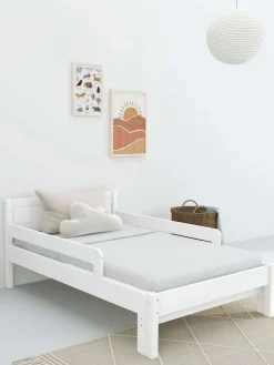 OTTO home Kinderbett »Hero, Massivholzbett, ausziehbar von 140 bis 200 cm, FSC®« 90cm Breite, 140-200cm Liegefläche,massive Kiefer, mit Lattenrost, zeitlose Optik,Rausfallschutz