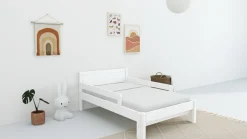 OTTO home Kinderbett »Hero, Massivholzbett, ausziehbar von 140 bis 200 cm, FSC®« 90cm Breite, 140-200cm Liegefläche,massive Kiefer, mit Lattenrost, zeitlose Optik,Rausfallschutz