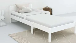 OTTO home Kinderbett »Hero, Massivholzbett, ausziehbar von 140 bis 200 cm, FSC®« 90cm Breite, 140-200cm Liegefläche,massive Kiefer, mit Lattenrost, zeitlose Optik,Rausfallschutz