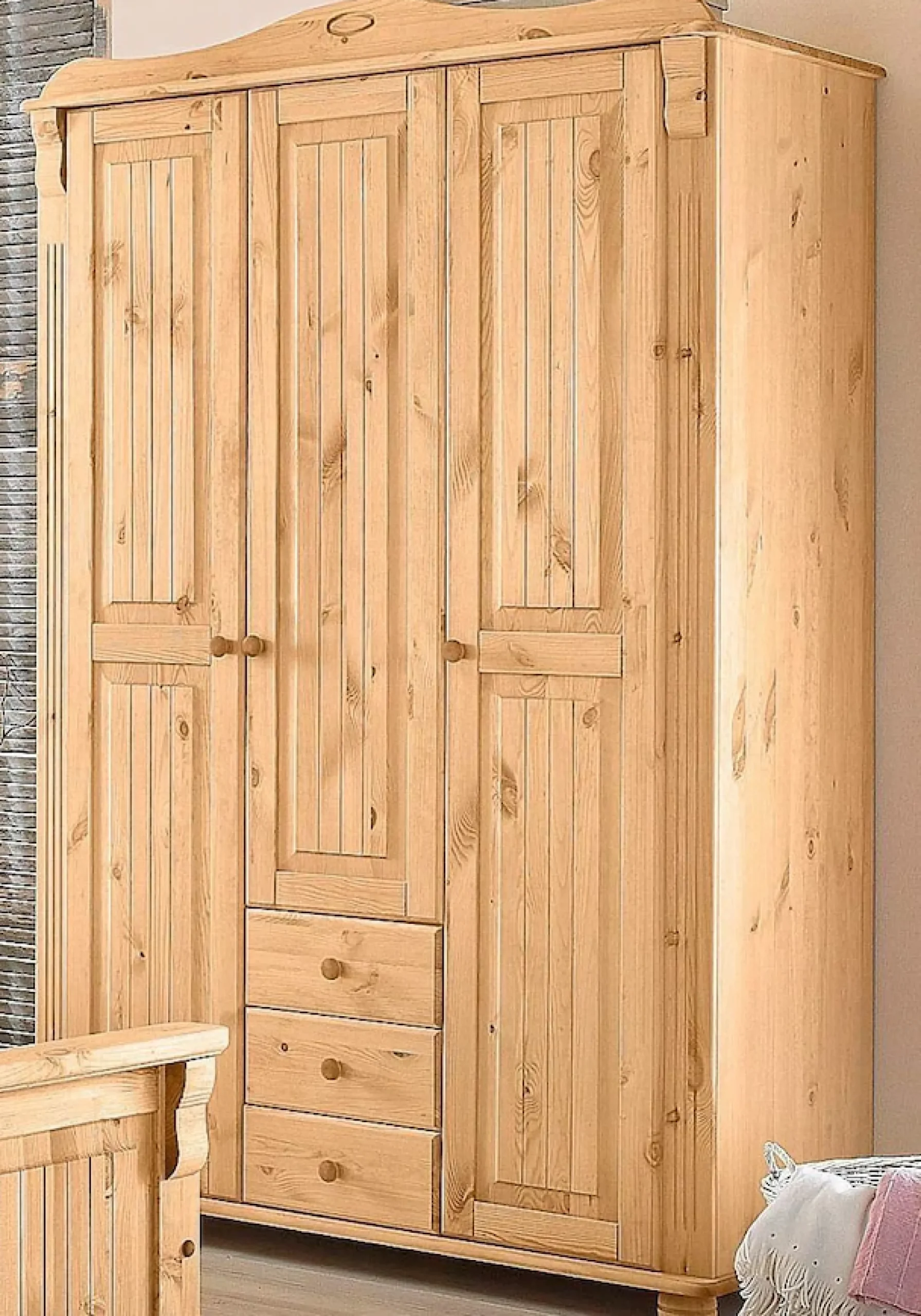 OTTO home Kleiderschrank »Adele« aus massiver Kiefer, Landhausstil