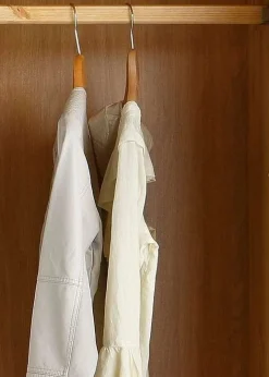 OTTO home Kleiderschrank »Rauna, aus massiver Kiefer, 4-türig, mit Lamellen und Kassetten« B/H/T ca. 203/183/61,FSC® zertifiziertes Massivholz (Kiefer), robuste Qualität