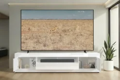 OTTO home Lowboard »Basic, 245 cm breit, 47 cm tief, 2 Türen, 1 Schubkasten, Medienboard« Hochglanz Lack, Metallgriffe, geeignet für bis zu 98-Zoll-TV