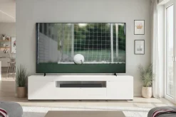 OTTO home Lowboard »Basic, 245 cm breit, 47 cm tief, 2 Türen, 1 Schubkasten, Medienboard« Hochglanz Lack, Metallgriffe, geeignet für bis zu 98-Zoll-TV