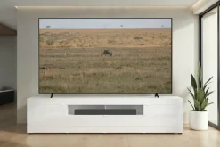 OTTO home Lowboard »Basic, 245 cm breit, 47 cm tief, 2 Türen, 1 Schubkasten, Medienboard« Hochglanz Lack, Metallgriffe, geeignet für bis zu 98-Zoll-TV