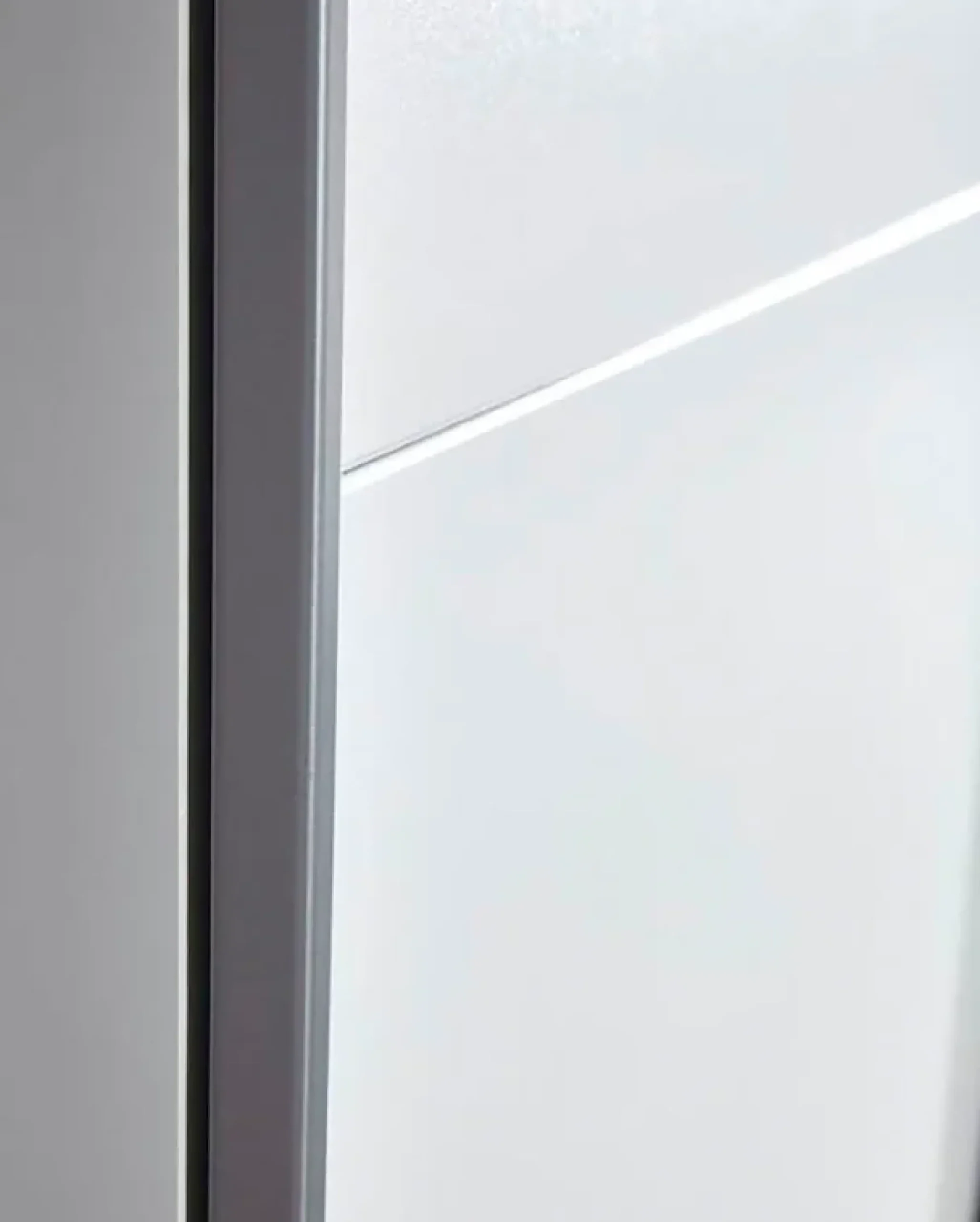OTTO home Schwebetürenschrank »Kleiderschrank Schrank Garderobe Schlafzimmerschrank THANOS« 3 verschiedene Ausstattungen BASIC/CLASSIC/PREMIUM (inkl. SOFT-CLOSE),Optional mit Spiegel, Metall-Griffleisten alufarben MADE IN GERMANY