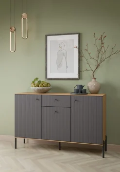 OTTO home Sideboard »Nursia« Sideboard, Breite 136 cm, mit geriffelten Fronten, auf Metallfüßen