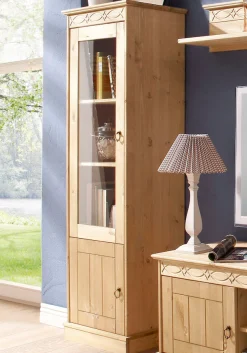 OTTO home Vitrine »Indra« aus massiver Kiefer, FSC®, 2trg., Höhe 145 cm, dezentes Ornament