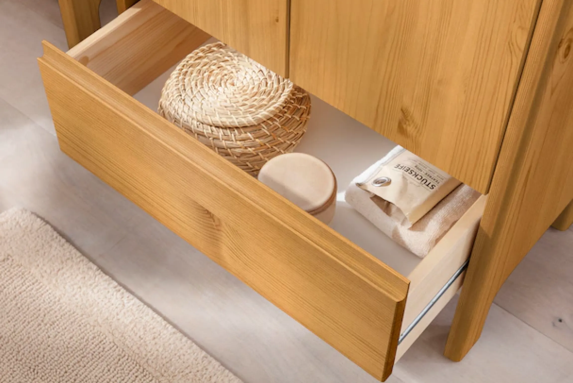 OTTO products Waschbeckenunterschrank »Jorrick« Breite 60 cm, Kiefer mit Bio Öl/Wachs behandelt, Siphonausschnitt