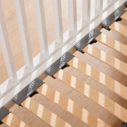 PAIDI Babybett »YOLANDA in Weiß mit Eiche-Dekor, umbaubares Kinderbett« inkl. Lattenrost, Gitterbett höhenverstellbar, entnehmbare Sprossen