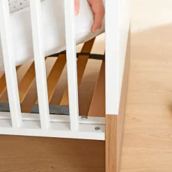 PAIDI Babybett »YOLANDA in Weiß mit Eiche-Dekor, umbaubares Kinderbett« inkl. Lattenrost, Gitterbett höhenverstellbar, entnehmbare Sprossen