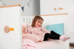 PAIDI Kinderbett »LOTTE & FYNN Steiff by PAIDI, Weiß mit Eiche Massivholz« inkl. Lattenrost, umbaubares Gitterbett, 4-fach höhenverstellbar