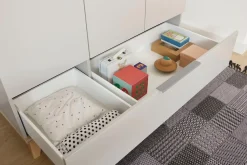 PAIDI Kleiderschrank »FIENE in Grau, 3 Türen und 1 Schublade mit Soft-Close« inkl. Kleiderstange und Einlegeböden, Kleiderschrank aus Holz