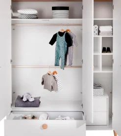 PAIDI Kleiderschrank »LOTTE & FYNN Steiff by PAIDI, 3 Türen und 1 Schublade mit Soft-Close« inkl. Kleiderstangen und Einlegeböden, Schrank in Weiß mit Massivholz