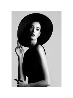 queence Bild mit Rahmen »oder Poster, Evgenia« Bilder von Frauen | Fashion | Foto | Frau | Magazincover | Mode | Portrait | Schwarz-Weiß 1 Stk. tlg. HD Premium Druck