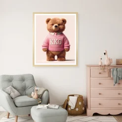 queence Bild mit Rahmen »Vintage Teddy Bär Mädchen mit Krawatte in rosa« Bär | Bären | Fashion | Figuren | Mode | Modebilder HD Premium Poster-Druck inkl. Echtholzrahmen in beige