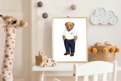 queence Bild mit Rahmen »Vintage Polo Club Teddy Bär« Bär | Bären | Fashion | Figuren | Mode | Modebilder HD Premium Poster-Druck inkl. Echtholzrahmen in beige