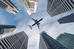 queence XXL-Wandbild »Akustikbild Flugzeug Wolkenkratzer« Architektonische Elemente | Flugzeuge | Frankfurt am Main | Gebäude | Himmel | Himmelsbilder 1 Stk. tlg. Einfache Akustiklösung ohne Baumaßnahme, Schalldämmung, Paneele