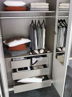 rauch Drehtürenschrank »Kleiderschrank Schrank Garderobe Wäscheschrank MONTCLAR« in den Breiten 204/254/304 cm, inkl. SOFT-CLOSE-FUNKTION,Passepartout optional mit Beleuchtung, inkl. Zubehör MADE IN GERMANY