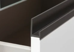 rauch Drehtürenschrank »Kleiderschrank Schrank Garderobe Wäscheschrank COSTA Breite 91 cm« in 3 Ausstattungen BASIC/CLASSIC/PREMIUM,Breite 91 cm grifflose Front mit Push-to-Open Funktion MADE IN GERMANY