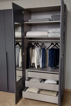 rauch Drehtürenschrank »Kleiderschrank Schrank Garderobe Wäscheschrank PURISMA« in den Breiten 151/201/251/301 cm, inkl. SOFT-CLOSE-FUNKTION,schlichte Eleganz, mit umfangreicher Innenausstattung MADE IN GERMANY