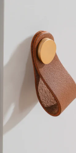 rauch Drehtürenschrank »Kleiderschrank Schrank Garderobe Ankleide HOMEY BY QUADRA SPIN« Breiten: 181/226/271 cm, Höhe 210 cm,mit cognacbraunen Ledergrifflaschen, Schubladen in Eichen-Dekor