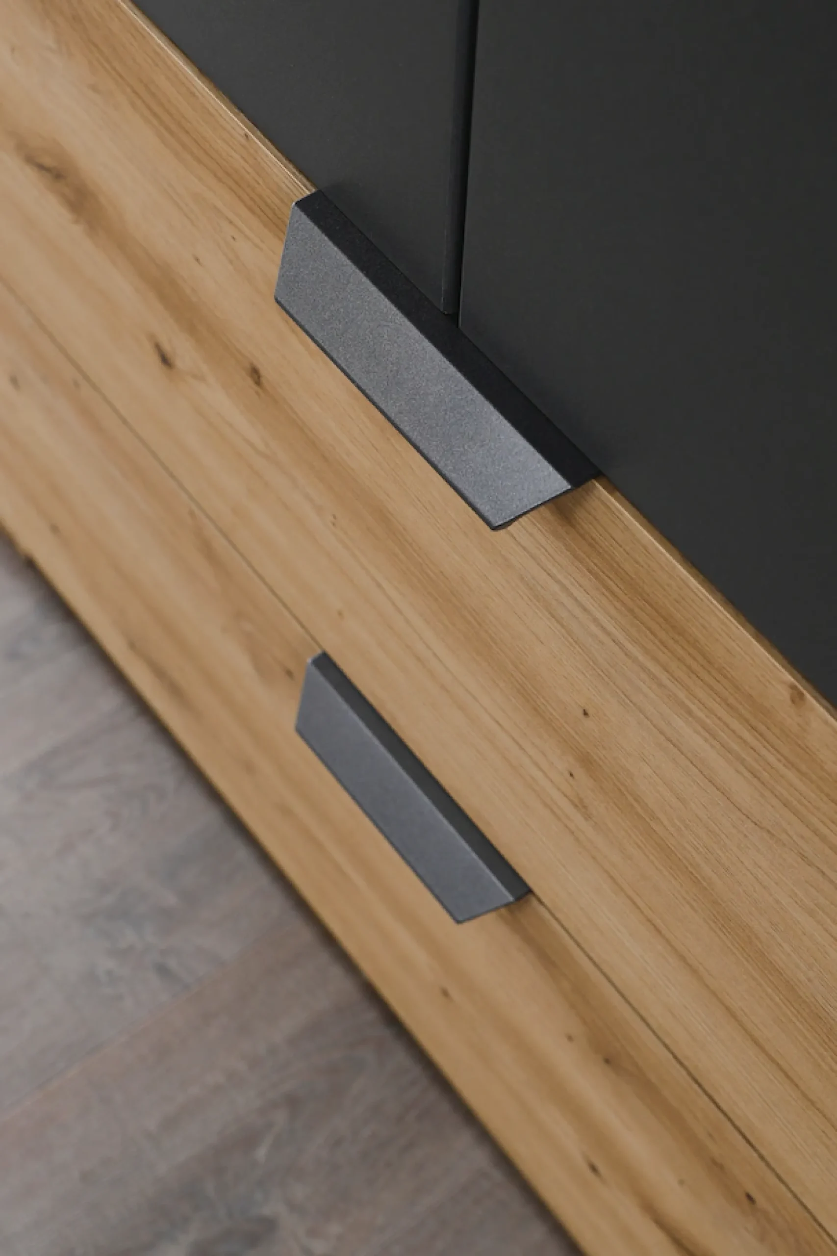 rauch Drehtürenschrank »Kleiderschrank Schrank Garderobe Ankleide DARK&WOOD BY QUADRA SPIN« Breiten: 181/226/271 cm, Höhe 210 cm,im Industrial Style mit Schubkästen in Eiche Dekor, mit Spiegel
