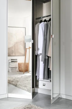 rauch Eckkleiderschrank »Kleiderschrank Schrank Ankleidezimmer Schlafzimmer Garderobe NIDDA« mit vollflächig aufgelegtem Spiegel,voll ausgestattet mit großzügigem Stauraum MADE IN GERMANY