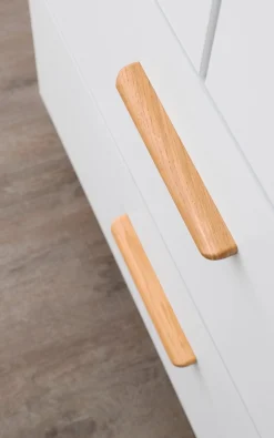 rauch Kleiderschrank »Drehtürenschrank Schrank Garderobe Ankleide SKANDI BY QUADRA SPIN« Breiten: 181/226/271 cm, Höhe 210 cm,im Landhaus-Stil mit Massivholzgriffen aus Wildeiche, mit Schubladen