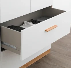 rauch Kleiderschrank »Drehtürenschrank Schrank Garderobe Ankleide SKANDI BY QUADRA SPIN« Breiten: 181/226/271 cm, Höhe 210 cm,im Landhaus-Stil mit Massivholzgriffen aus Wildeiche, mit Schubladen