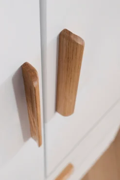 rauch Kleiderschrank »Drehtürenschrank Schrank Garderobe Ankleide SKANDI BY QUADRA SPIN« Breiten: 181/226/271 cm, Höhe 210 cm,im Landhaus-Stil mit Massivholzgriffen aus Wildeiche, mit Schubladen