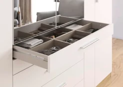 rauch Kleiderschrank »Schrank Drehtürenschrank Ankleide Garderobe Schlafzimmer WEINGARTEN« Breiten: 181/225/270 cm, Höhe 210 cm,mit Spiegel, oberste Schublade mit Einteilung MADE IN GERMANY