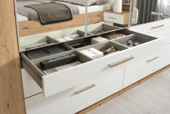 rauch Kleiderschrank »Schrank Drehtürenschrank Ankleide Garderobe Schlafzimmer MOSBACH« Breiten: 181/226/271 cm, Höhe 210 cm,mit Spiegel und farblich abgesetzten Schubladen MADE IN GERMANY