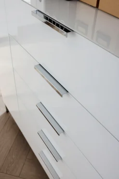 rauch Kombikommode »Kommode Türkommode Sideboard Kombikommode FLIPP mit Glasfront« Breite 120 cm mit 2 Einlegeböden,1-türig, 5 Schubladen, Soft-Close-Funktion, Oberboden und Front Glas