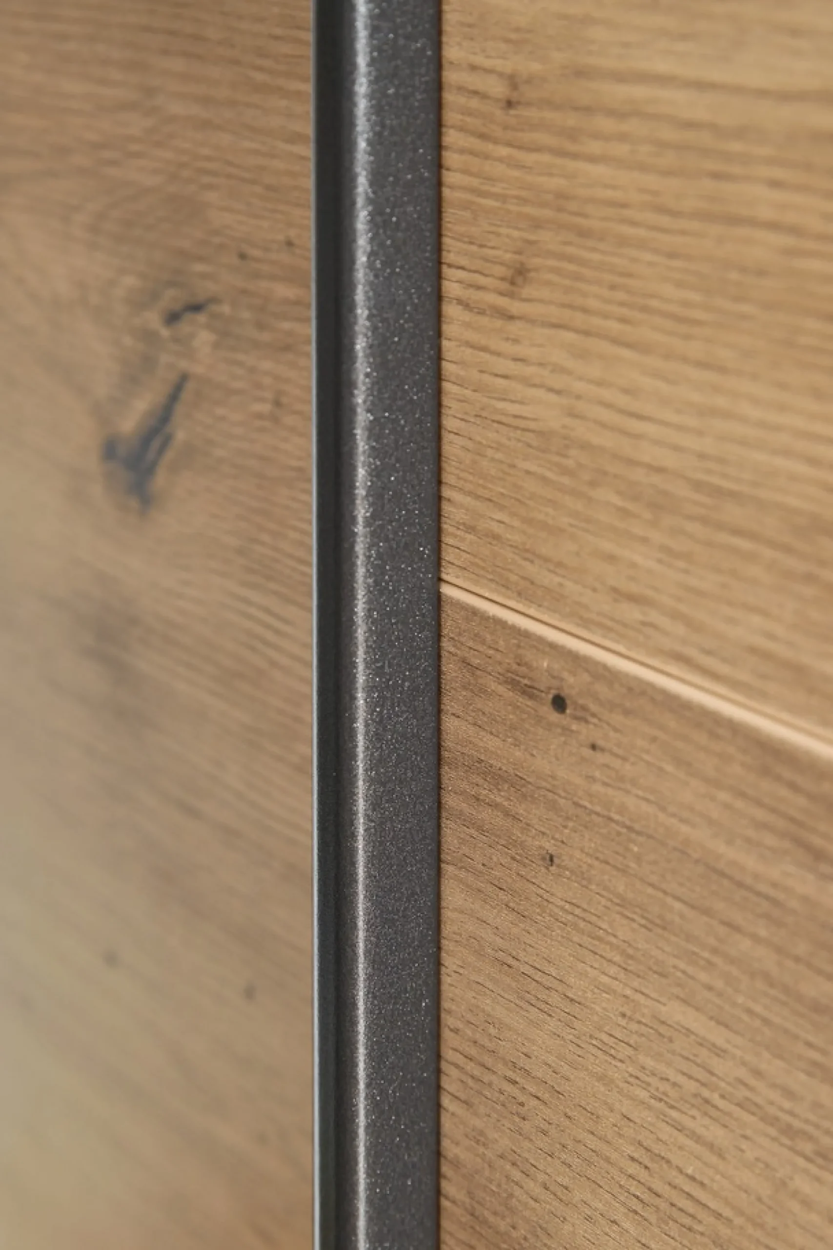 rauch Schwebetürenschrank »Kleiderschrank Ankleide Garderobe Schlafzimmerschrank BILBAO-EXTRA« Breiten 181/226/271 cm, Höhe 210 cm,in moderner Absetzung mit Griffleisten in Graumetallic MADE IN GERMANY