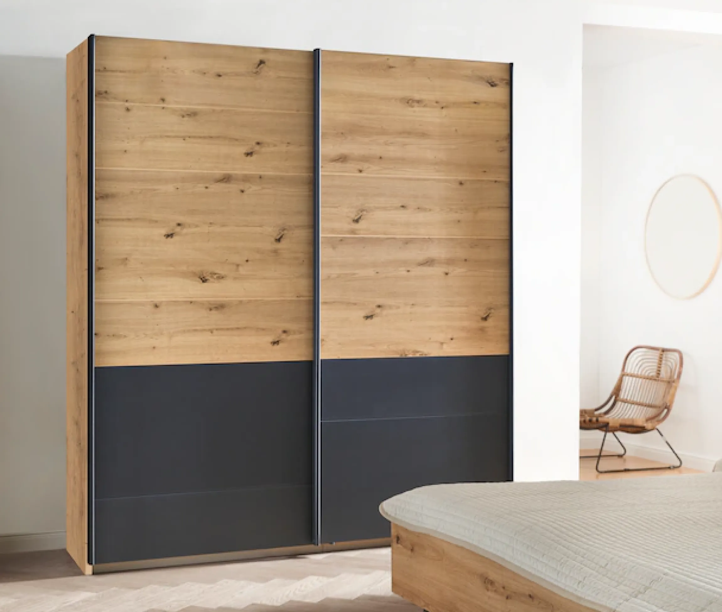 rauch Schwebetürenschrank »Kleiderschrank Ankleide Garderobe Schlafzimmerschrank BILBAO-EXTRA« Breiten 181/226/271 cm, Höhe 210 cm,in moderner Absetzung mit Griffleisten in Graumetallic MADE IN GERMANY