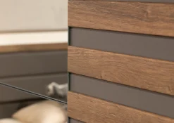 rauch Schwebetürenschrank »Kleiderschrank Schrank Garderobe Schlafzimmerschrank BAREA« Front- Auflage in moderner Lamellen-Optik und Spiegel MADE IN GERMANY