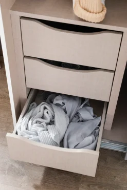 rauch Schwebetürenschrank »Kleiderschrank Garderobe Eckkleiderschrank QUADRA mit edler Glasfront« Maß 181x187 cm, Höhen 210/229 cm, inkl. Soft-Close-Funktion,extra großer Eckschrank inkl. Schubladeneinsatz MADE IN GERMANY