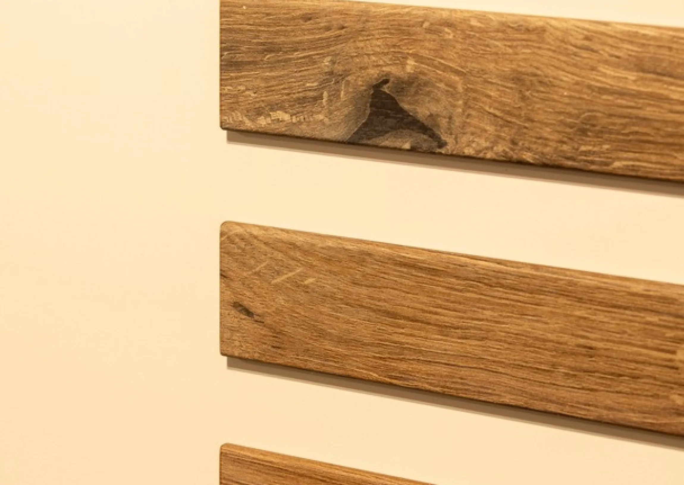 rauch Schwebetürenschrank »Kleiderschrank Schrank Garderobe Schlafzimmerschrank BAREA« Front mit Auflage in moderner Lamellen-Optik MADE IN GERMANY