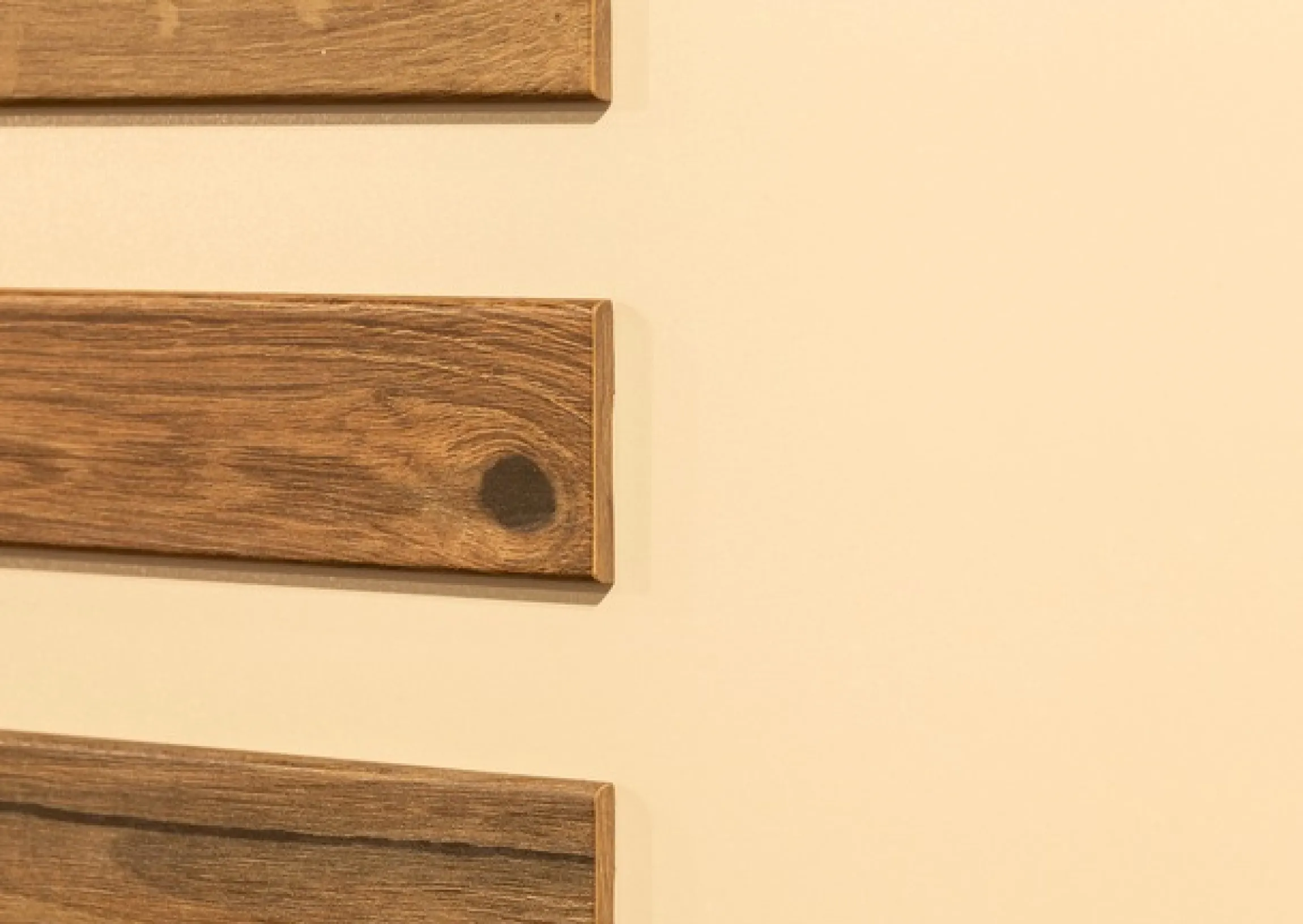 rauch Schwebetürenschrank »Kleiderschrank Schrank Garderobe Schlafzimmerschrank BAREA« Front mit Auflage in moderner Lamellen-Optik MADE IN GERMANY
