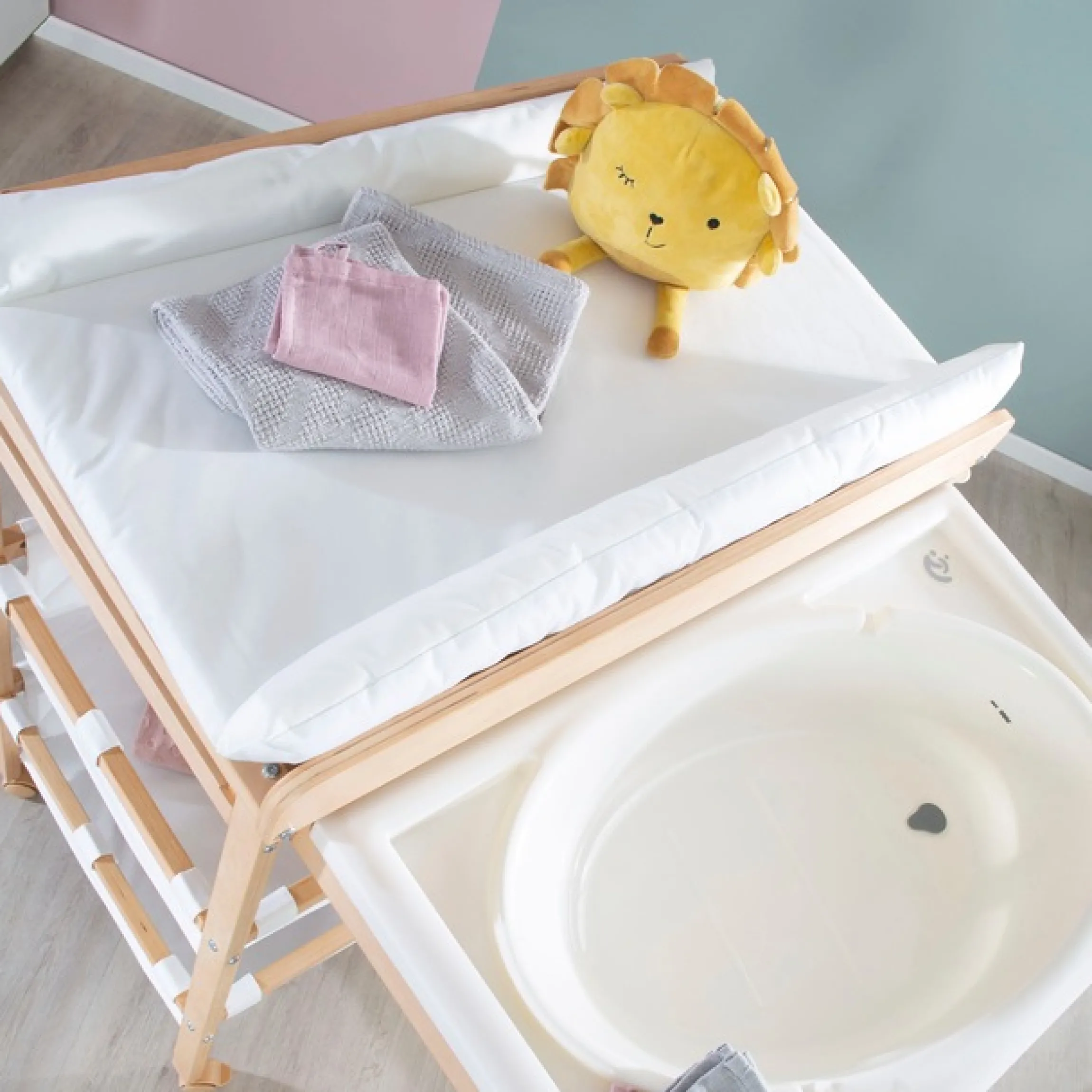 roba® Bade- und Wickelregal »Baby Pool, natur« bis 15 kg inkl. herausziehbarer Badewanne und Wickelauflage weiß 56 cm