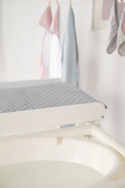 roba® Bade- und Wickelregal »Style, Baby Pool, weiß« bis 11 kg inkl. herausziehbarer Badewanne und Wickelauflage silbergrau 58 cm