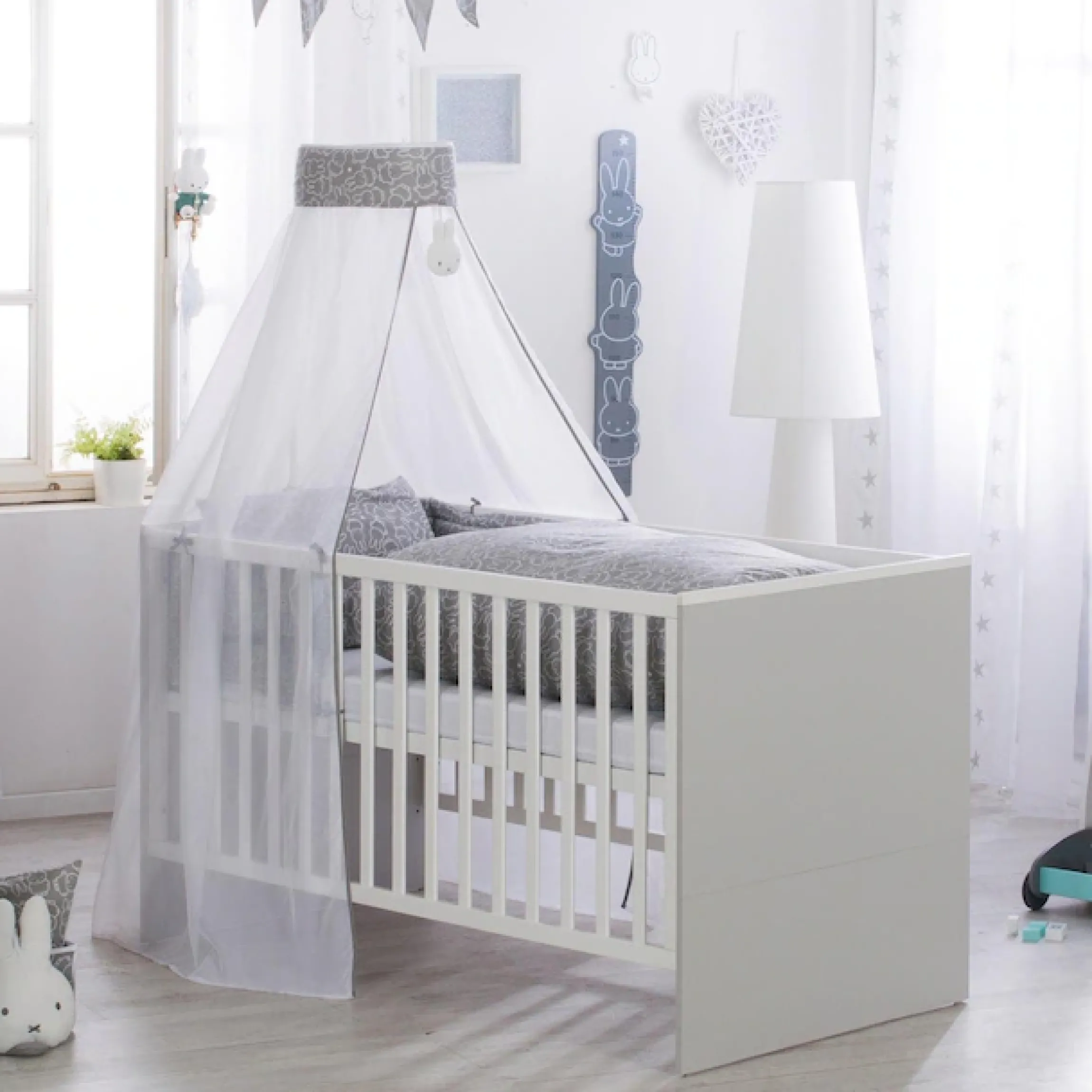 roba® Himmelbettgarnitur »miffy®« 4-tlg., mit Bettwäsche, Nestchen und Himmel