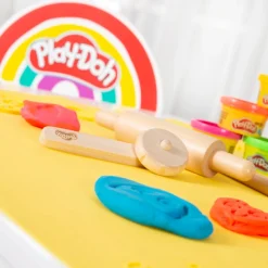 roba® Kindersitzgruppe »Play-Doh Schulpult« Set,inkl. 3D-Kreativmatte, 6 Knetdosen, Schürze