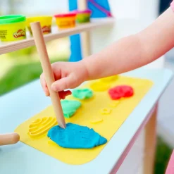 roba® Kindersitzgruppe »Play-Doh Schulpult« Set,inkl. 3D-Kreativmatte, 6 Knetdosen, Schürze