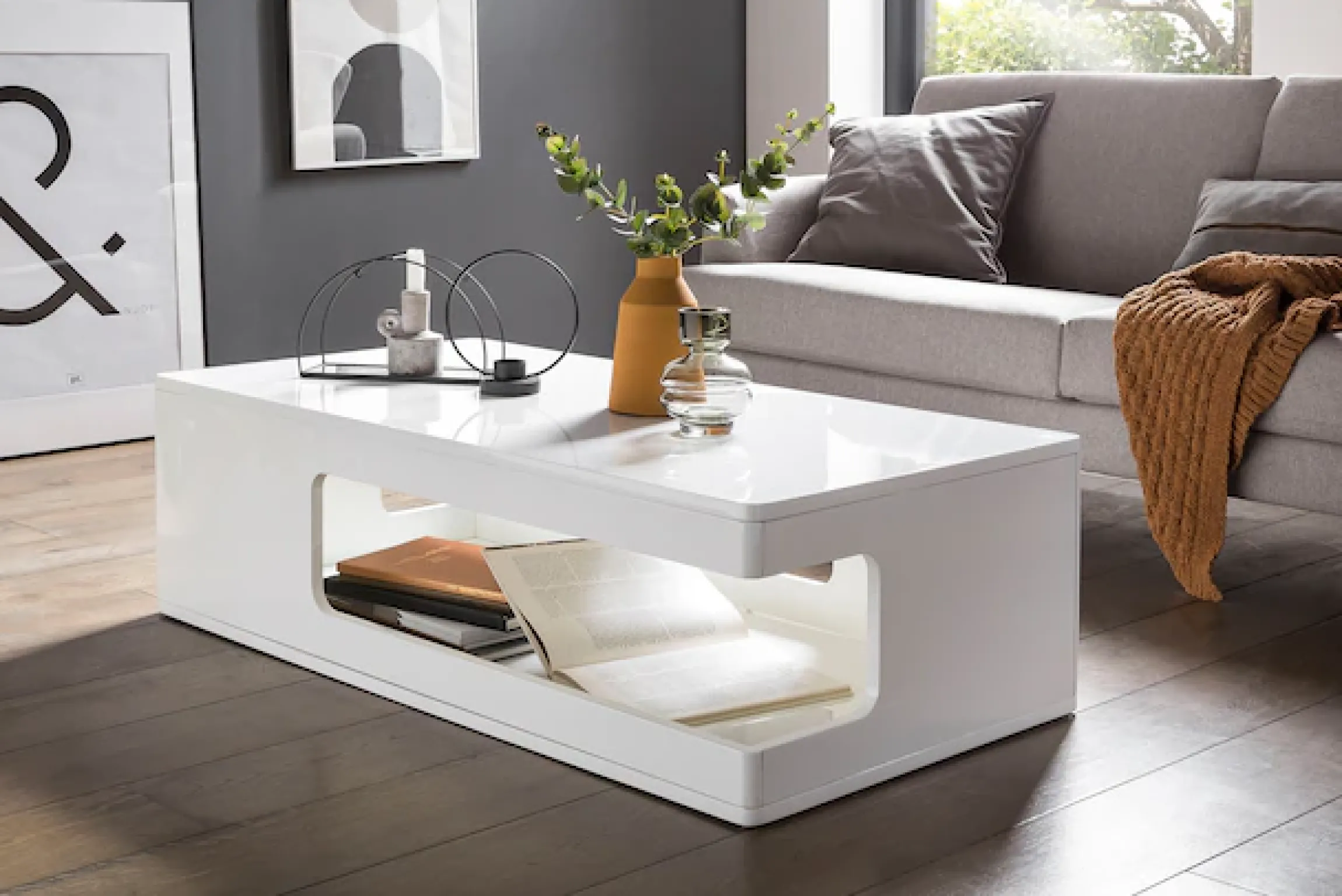 SalesFever Couchtisch »Tisch: Praktischer Stil für Ihr Wohnzimmer« Mit eleganten seitlichen Aussparungen
