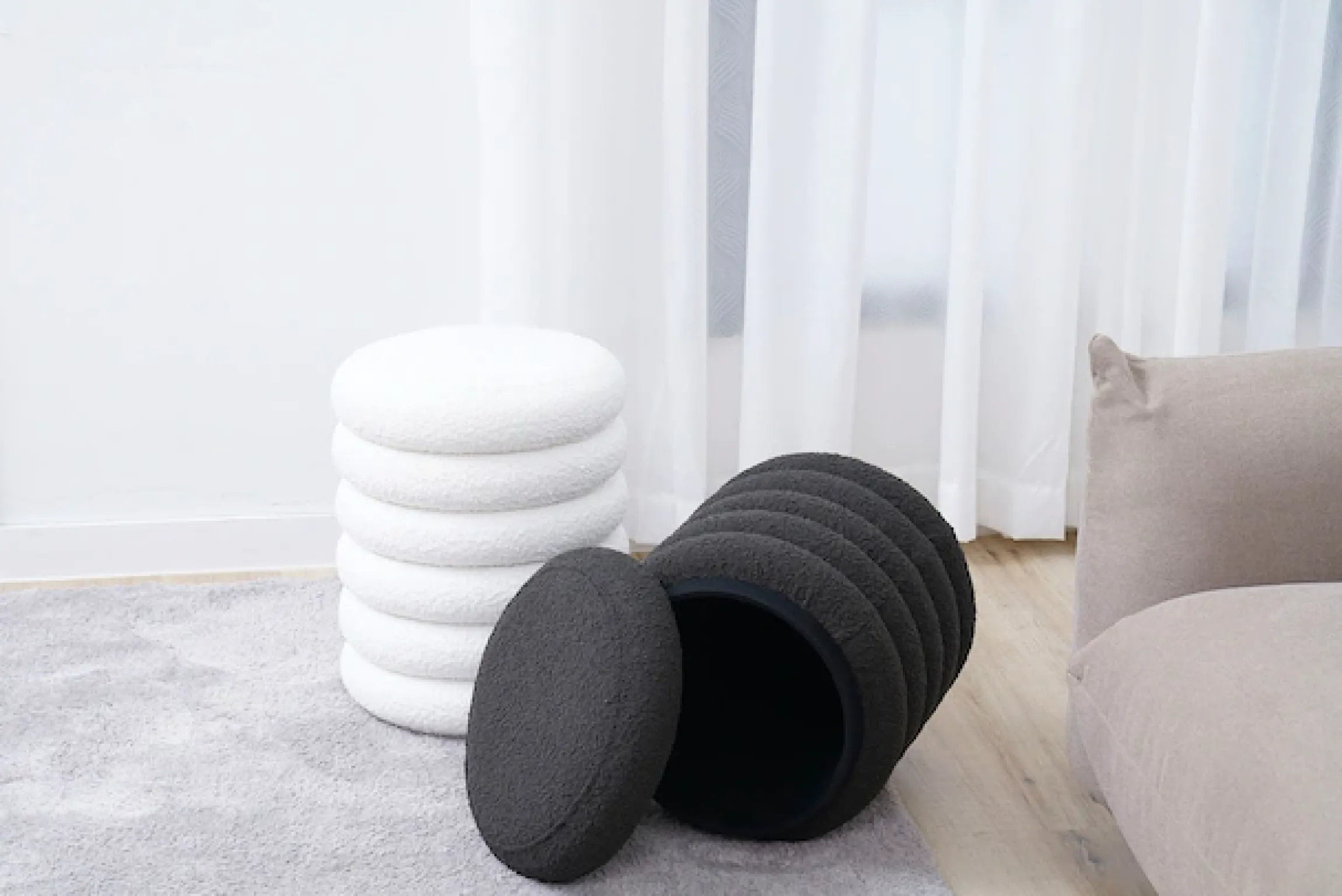 SalesFever Polsterhocker »Komfortabler Hocker mit Stil« Praktischer Stauraum in elegantem Design